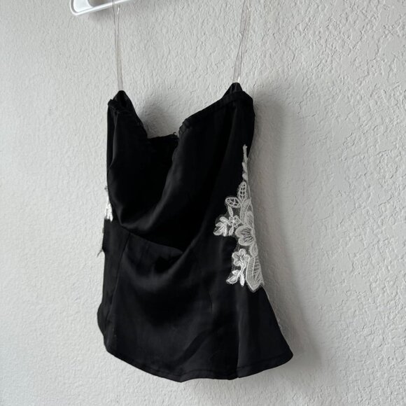 Princess Polly black satin tube top with white lace appliqué🕊️🍸🖤☁️ - Picture 2 of 8